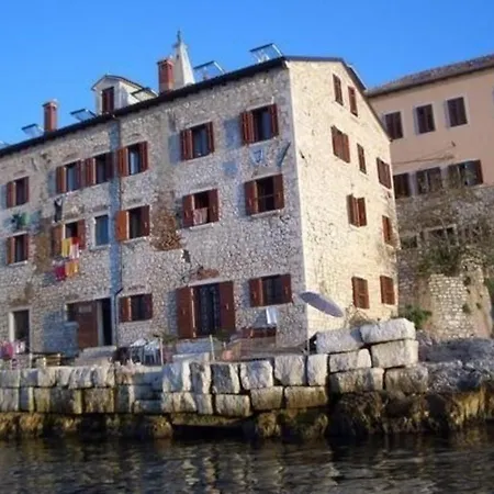 Apartamento In Mit Terrasse Und Garten Und Meerblick Rovinj