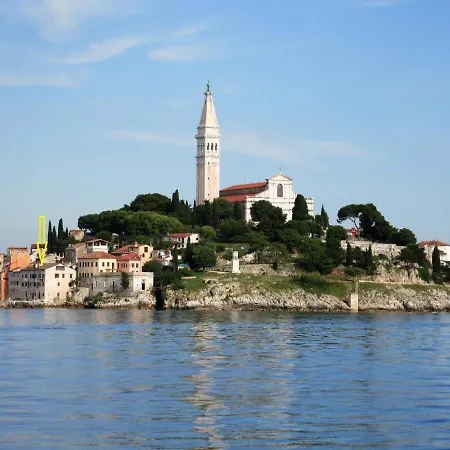 In Mit Terrasse Und Garten Und Meerblick * Rovinj